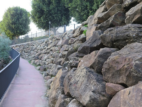 mur de soutenement en pierres naturelles